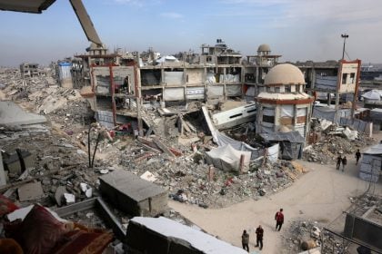 Hamas dispara foguetes contra Tel Aviv em resposta a bombardeios mortais de Israel em Gaza