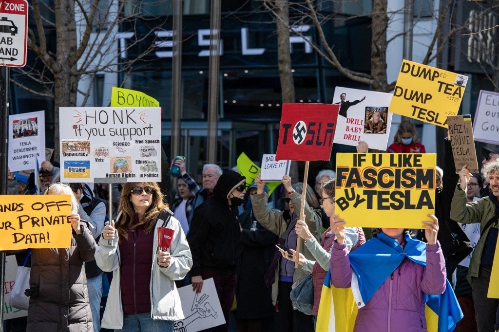 Justiça dos EUA indicia 3 pessoas por atos de ‘terrorismo’ contra Tesla