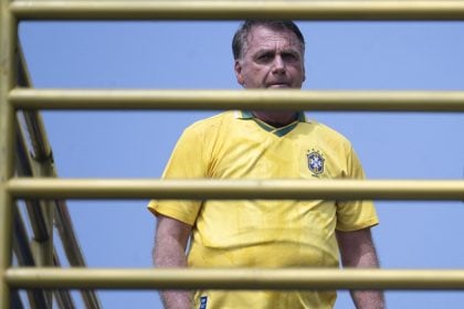 Bolsonaro na mira da PF: tornozeleira, toque de recolher e proibição de falar com Eduardo