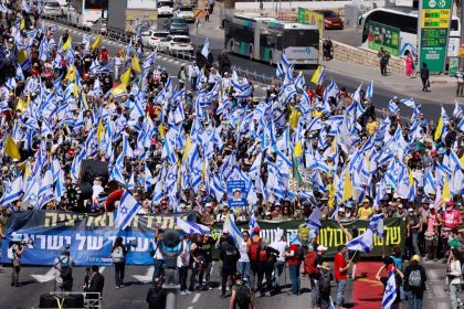 Milhares de israelenses protestam contra Netanyahu em Jerusalém
