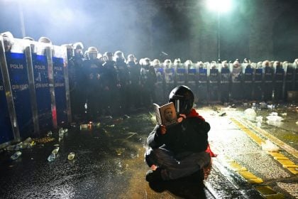 Juiz da Turquia ordena prisão de fotógrafo da agência de notícias AFP