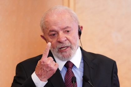 Lula comenta decisão do STF que tornou Bolsonaro réu: ‘É visível que ele tentou dar o golpe’