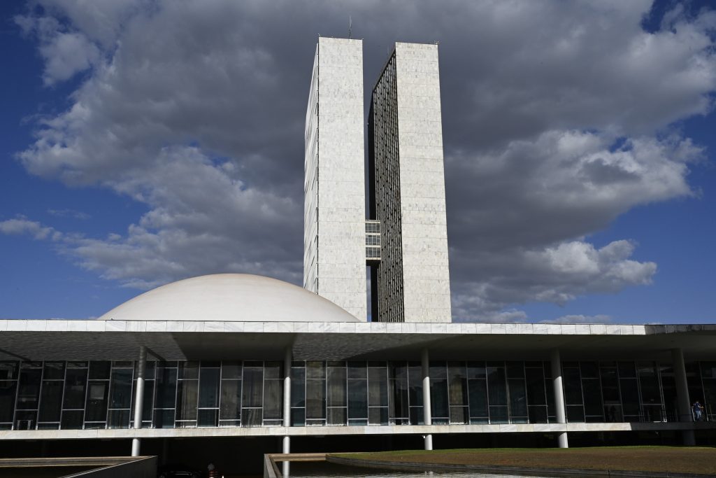 Homem é preso ao tentar entrar com arma na Câmara dos Deputados
