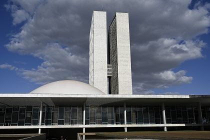 Homem é preso ao tentar entrar com arma na Câmara dos Deputados