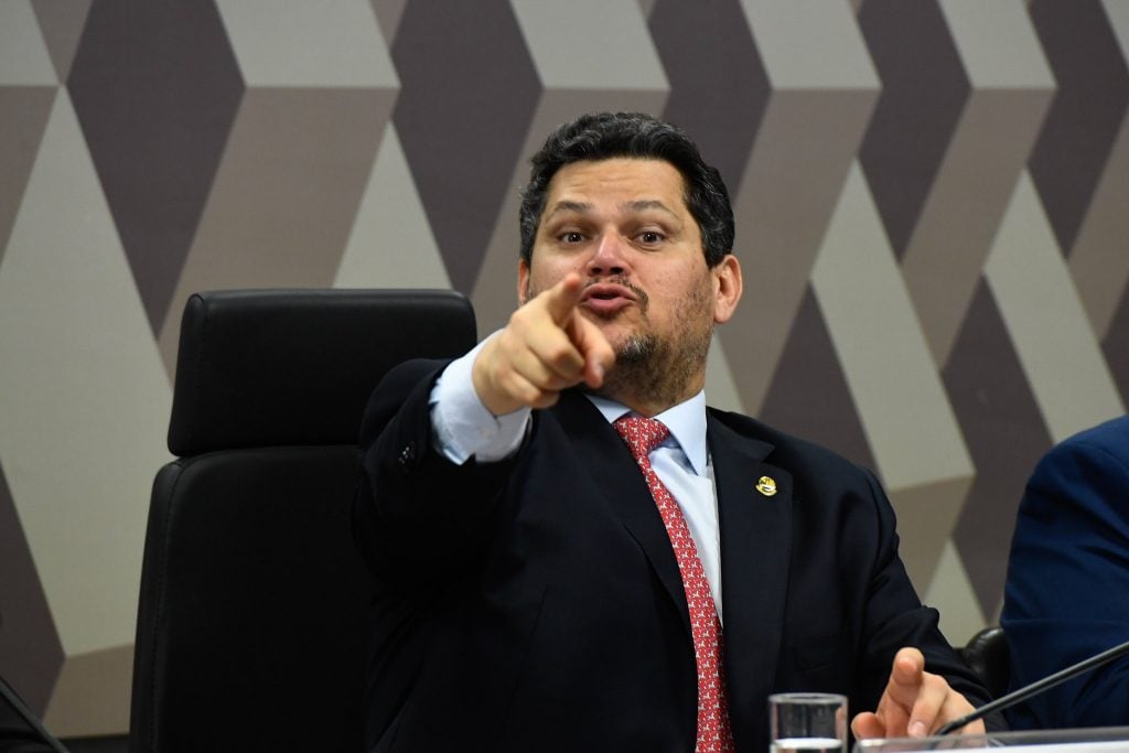 ONG vai ao TCU contra portaria de Alcolumbre que criou ‘auxílio-folga’ no Senado
