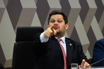 ONG vai ao TCU contra portaria de Alcolumbre que criou ‘auxílio-folga’ no Senado