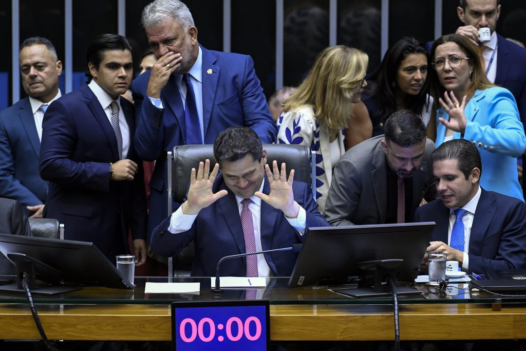 Isenção do IR, anistia e prazo de inelegibilidade devem determinar ritmo de ‘retorno’ dos trabalhos no Congresso