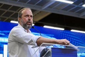 Governo quer ampliar mistura de etanol na gasolina para 30% ainda em 2025, diz Silveira