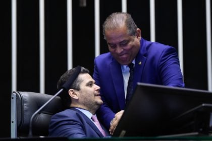 Congresso aprova proposta sobre emendas com brecha para manter padrinhos ocultos