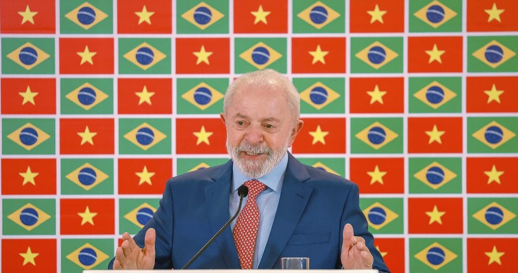 ‘Ele sabe que fez todas as bobagens que está sendo acusado’, diz Lula sobre Bolsonaro