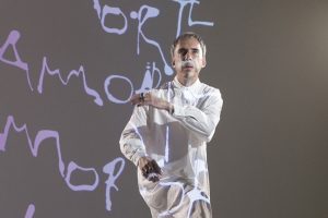 A poesia como forma de reação