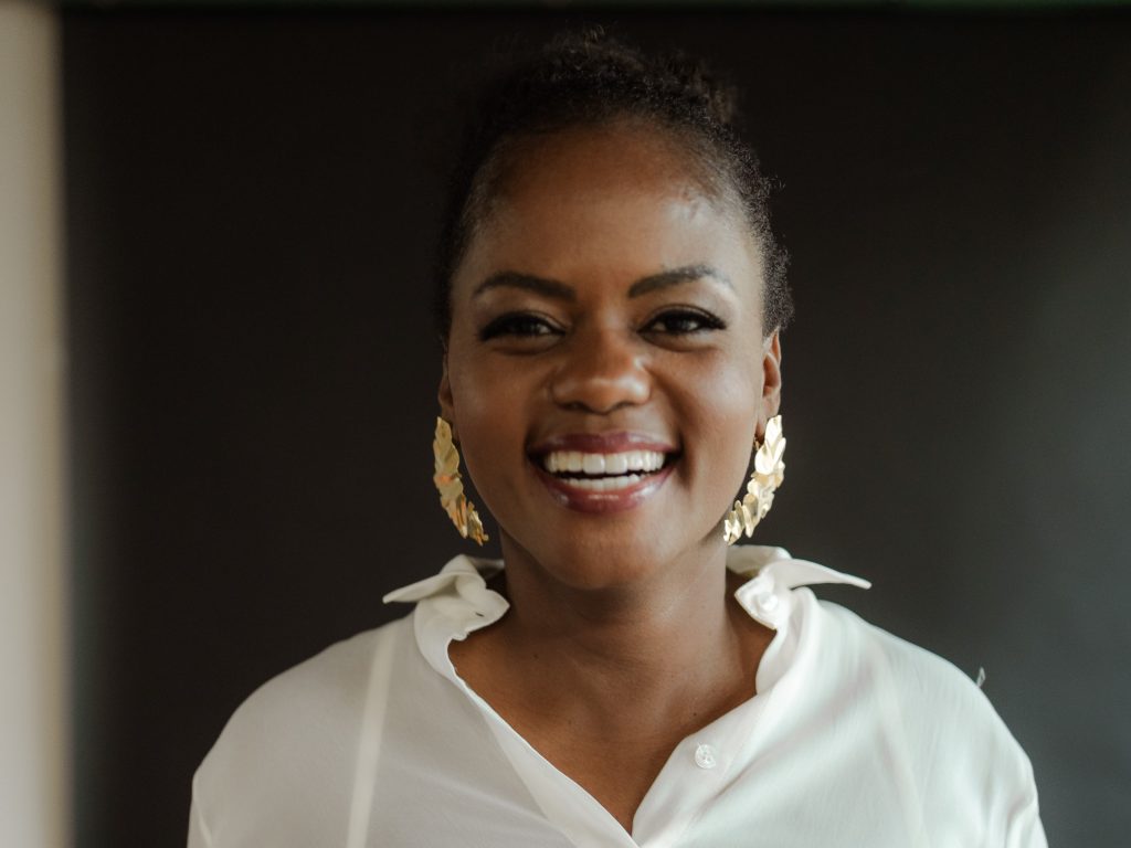 Mulheres negras podem e devem superar a síndrome da impostora no mercado de trabalho