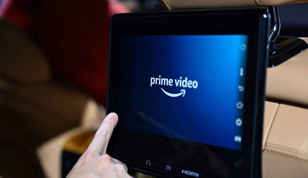 Streaming da Amazon lança testes de filmes dublados com IA