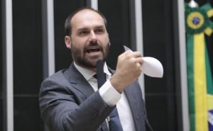 PT quer a cassação de Eduardo Bolsonaro – que decidiu ficar nos EUA para fugir da Justiça