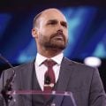 Dino marca para 16 de junho o julgamento Eduardo Bolsonaro por coação