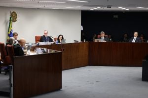 Penas do 8 de Janeiro provocam nova divergência entre Fux e Moraes no julgamento de Bolsonaro