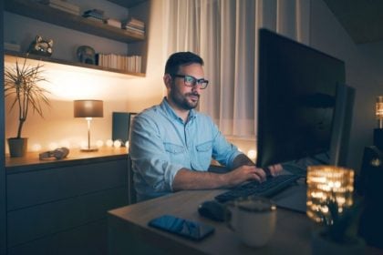 7 dicas para evitar problemas de coluna trabalhando sentado