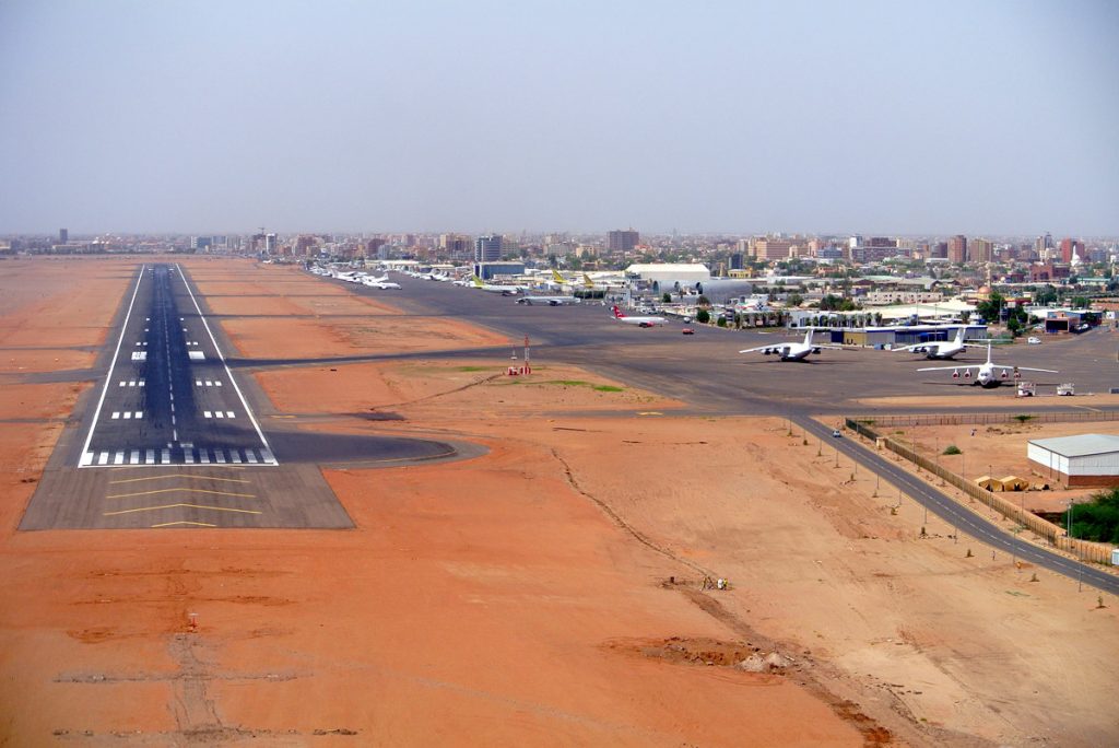 Exército do Sudão toma aeroporto de Cartum dos paramilitares
