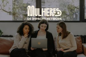 Conheça o programa gratuito que forma mulheres para cargos de liderança