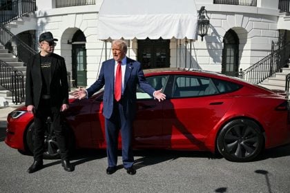 Tesla teme que tarifas de Trump prejudiquem negócios
