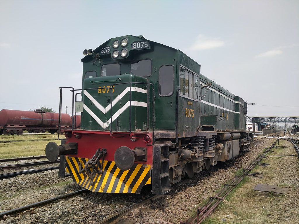 Rebeldes tomam 450 passageiros como reféns em trem no Paquistão