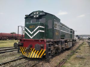 Rebeldes tomam 450 passageiros como reféns em trem no Paquistão