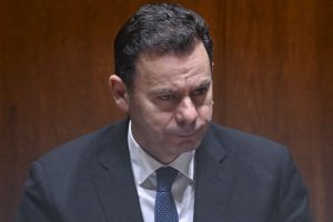 Premiê português cai após denúncia de conflito de interesses