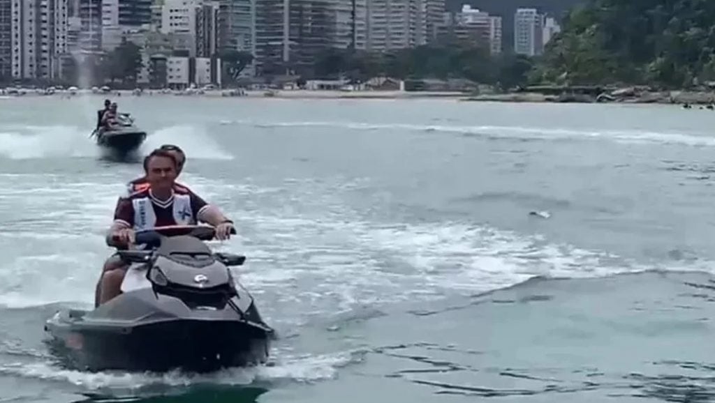 MPF arquiva caso contra Bolsonaro por importunação de baleia