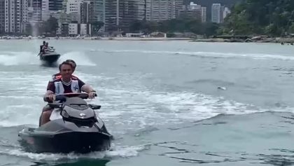 MPF arquiva caso contra Bolsonaro por importunação de baleia