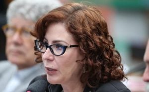 Como o X tenta convencer Moraes a rever o bloqueio do perfil de Zambelli