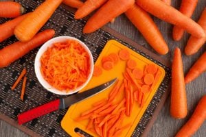 Veja como a alimentação ajuda a prevenir os cabelos brancos