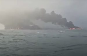 Colisão entre navios deixa mais de 30 feridos e causa risco de contaminação na Inglaterra