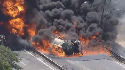 Caminhão-tanque tomba e interdita a Via Dutra no Rio