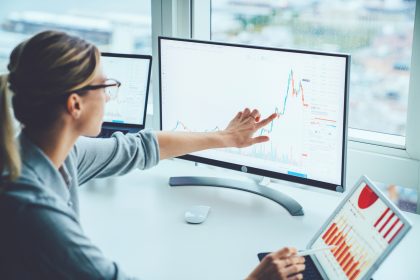 Veja os 5 principais desafios enfrentados por mulheres no mercado financeiro e como romper barreiras