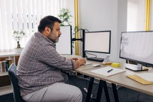 Estresse do trabalho engorda e pode virar risco à saúde