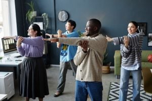Sua empresa adoece em silêncio? Veja 5 ações para colocar a saúde mental no centro da cultura