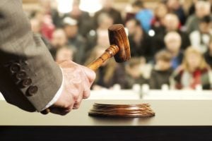Pequenas empresas e licitações: que estratégias adotar para competir com grandes fornecedores?