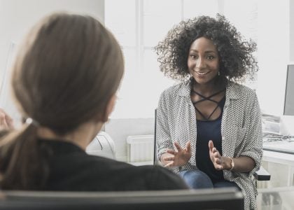 Cinco dicas para desenvolver comunicação assertiva em mulheres