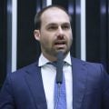 Motta notifica Eduardo Bolsonaro sobre processo de perda do mandato
