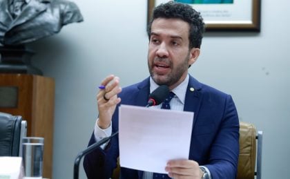 Veja como votou cada deputado sobre a suspensão do mandato de Janones