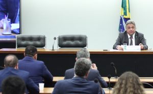 Orçamento de 2025 será votado nesta sexta-feira, diz presidente da Comissão