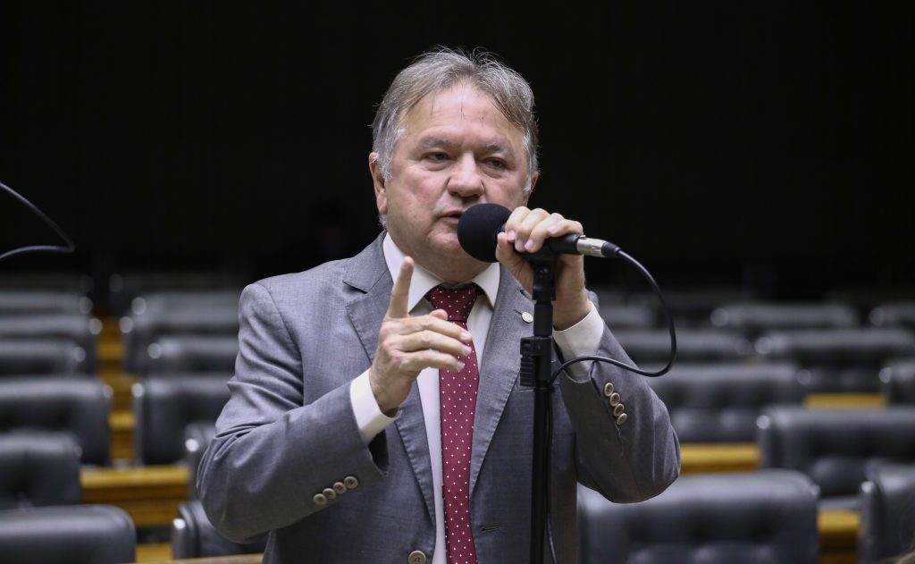 Projeto na Câmara proíbe publicidade em jogos e aplicativos para menores de 18 anos