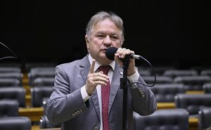 Projeto na Câmara proíbe publicidade em jogos e aplicativos para menores de 18 anos