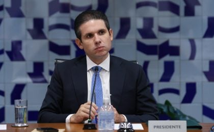 Hugo Motta decide não pautar a urgência da anistia aos golpistas 