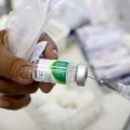 Brasil e Índia firmam acordo para fortalecer produção de vacinas