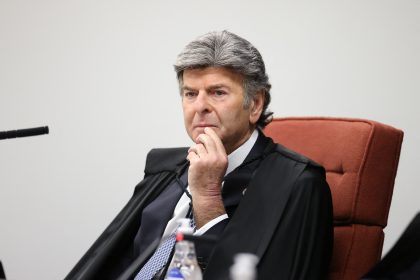 Fux defende julgar denúncia do golpe no plenário do STF, mas é derrotado