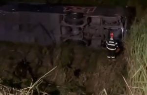 Adolescente morre após queda de ônibus em ribanceira no interior de São Paulo