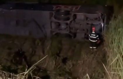 Adolescente morre após queda de ônibus em ribanceira no interior de São Paulo