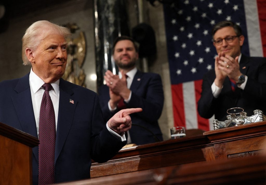 Trump joga para torcida única no Congresso e dobra aposta no radicalismo