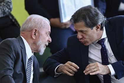 Lula reúne ministros e presidente da Câmara para discutir pacote fiscal após semana de atritos